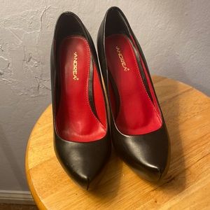 Sexy high heels 👠 .walk that walk with these here 👍 .